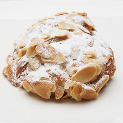 Almond croissant - mini thumbnail