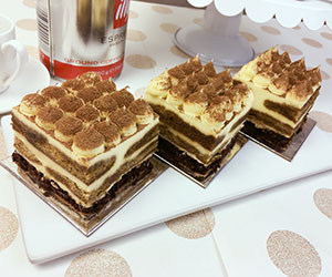 Tiramisu cream cake - 3 inch - box of 6 thumbnail