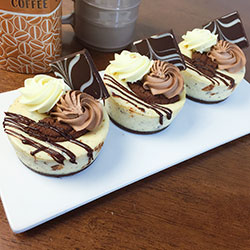 Cookies and cream cheesecake - 3 inch - box of 6 thumbnail