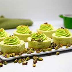 Pistachio cheesecake - 3 inch - box of 6 thumbnail