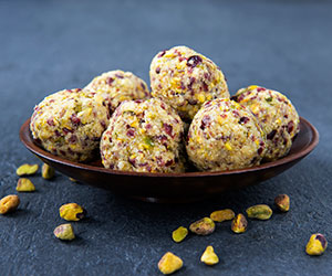 Cranberry and pistachio bliss ball thumbnail
