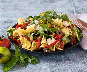 Fusilli pesto pasta salad thumbnail