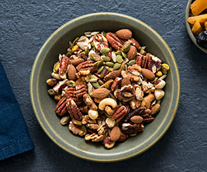 Dried fruits and nuts - 100g thumbnail